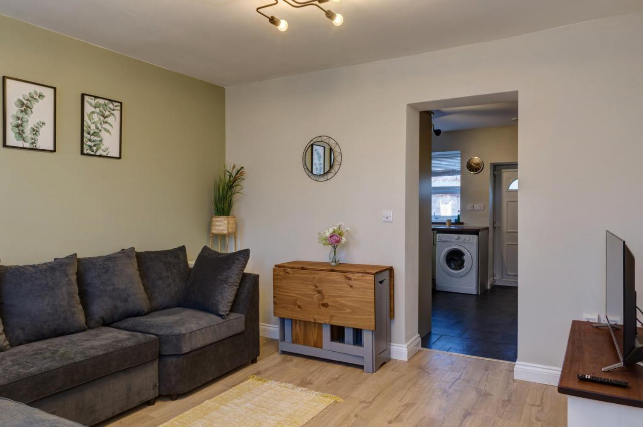 Cosy 2 Bed Home Chesterfield Extérieur photo